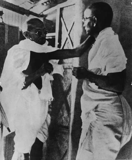Gandhiji with the first Individual Satyagrahi, Acharya Vinoba Bhabe, 1940.jpg